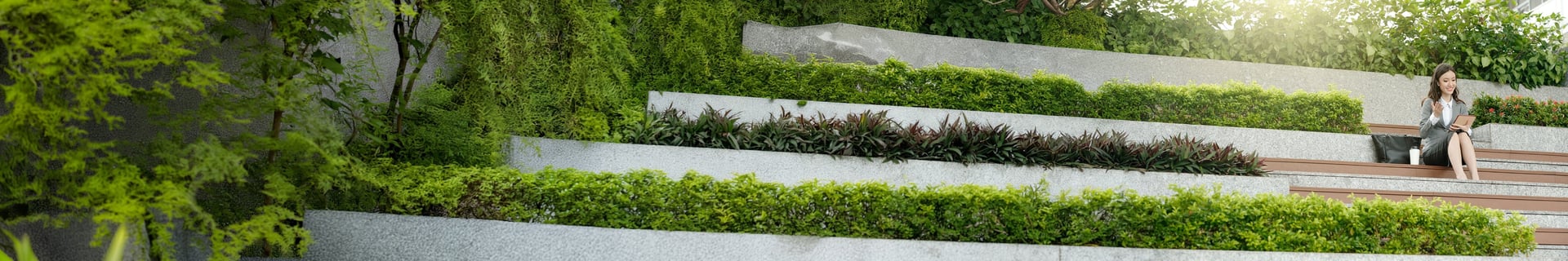 bnr-businesswoman-using-tablet-at-staircase-outside-01