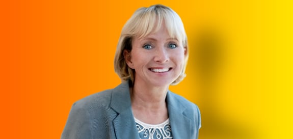 img-blog-curtain-author-niki-kennedy-orange-to-yellow