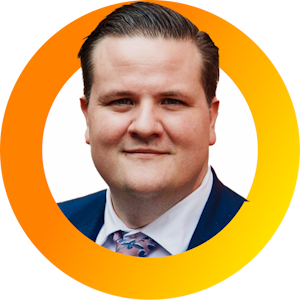 photo-matthew-egan-in-hlight-circle-orange-yellow