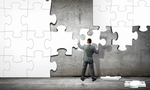 img-man-assembling-jigsaw-puzzle-01