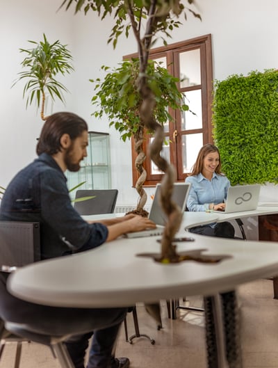 img-people-at-office-41-variation-01