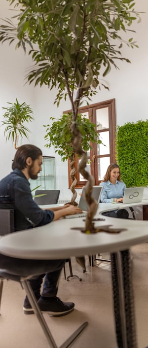 img-people-at-office-41-variation-03