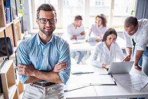img-people-at-office-83